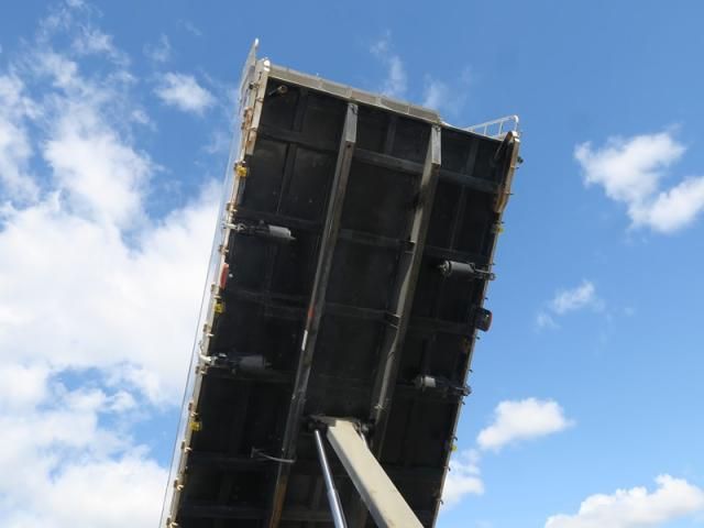 MITSUBISHI FUSOU SUPER GREAT 2014