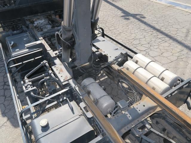 MITSUBISHI FUSOU SUPER GREAT 2014