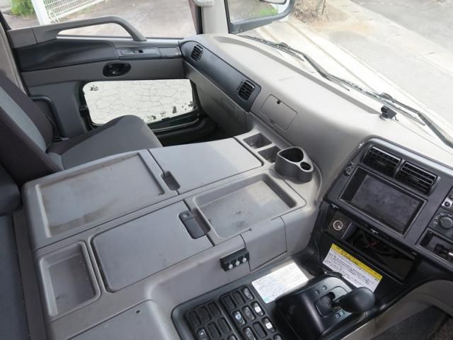 MITSUBISHI FUSOU SUPER GREAT 2016