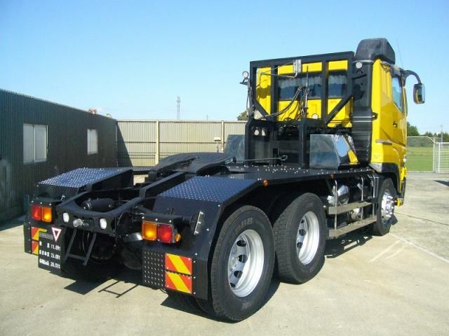 MITSUBISHI FUSOU SUPER GREAT 2015