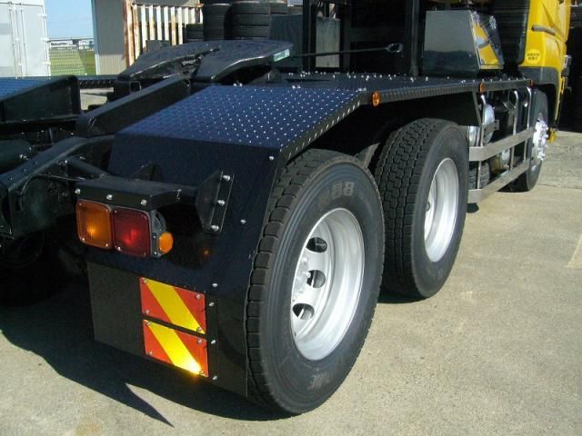 MITSUBISHI FUSOU SUPER GREAT 2015