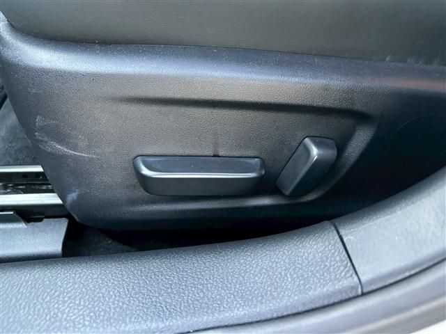 TOYOTA LEXUS IS300h 2021