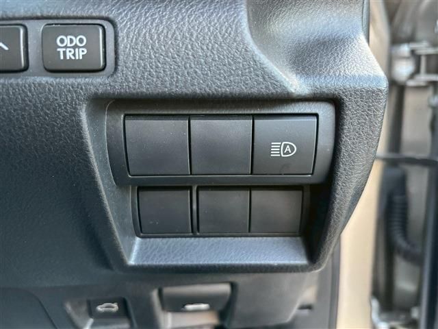 TOYOTA LEXUS IS300h 2021