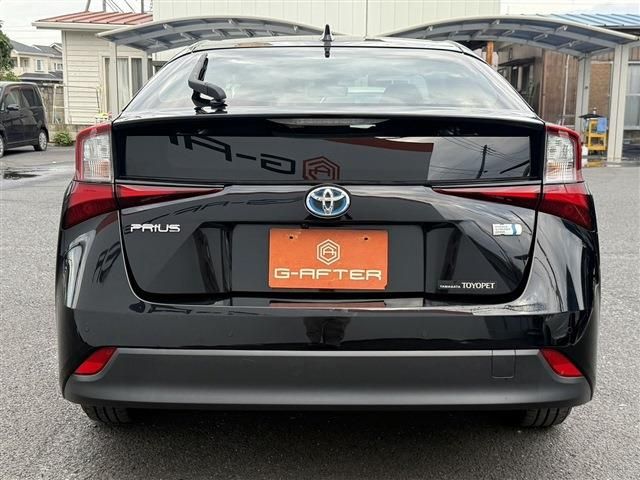TOYOTA PRIUS 2021