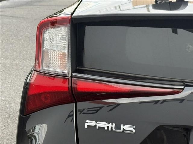 TOYOTA PRIUS 2021