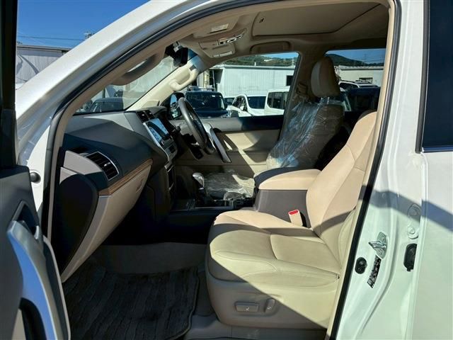 TOYOTA LANDCRUISER PRADO 2023