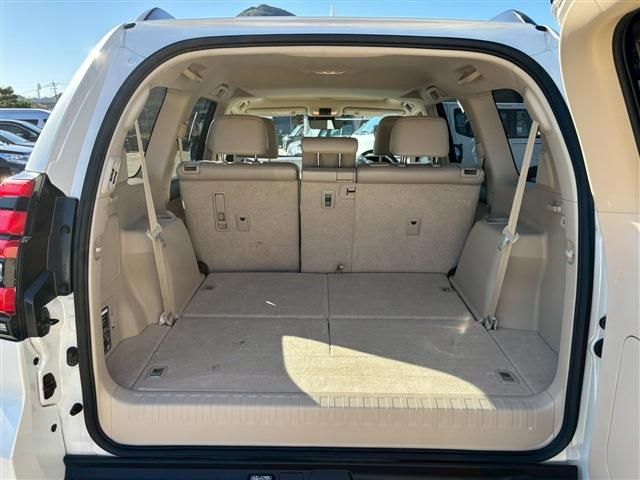 TOYOTA LANDCRUISER PRADO 2023