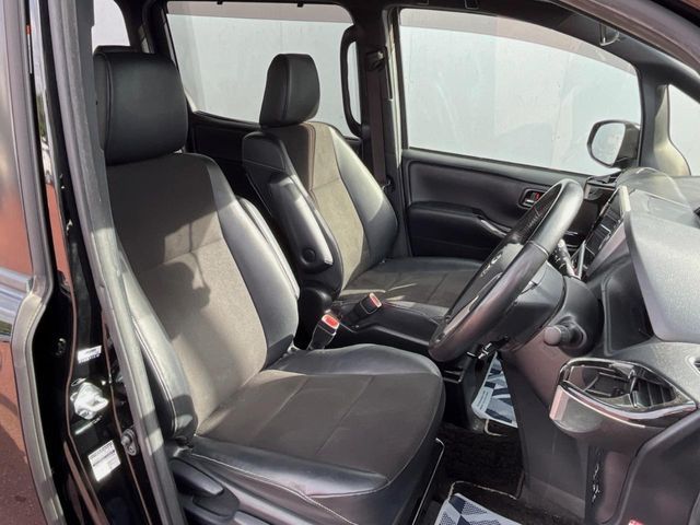 TOYOTA NOAH 2019