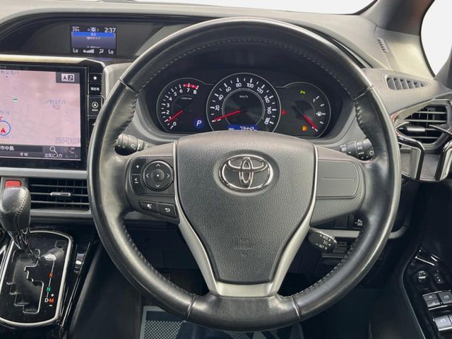 TOYOTA NOAH 2019