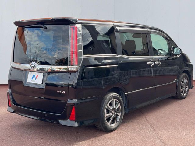 TOYOTA NOAH 2019