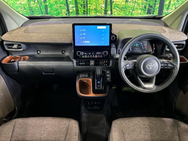 TOYOTA SIENTA HYBRID 2024