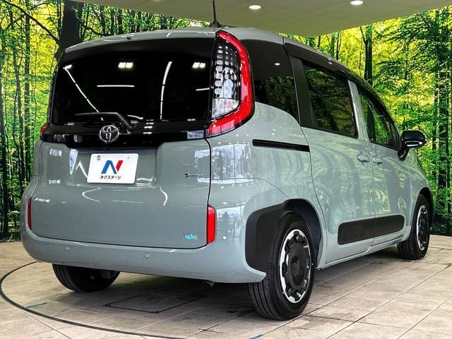 TOYOTA SIENTA HYBRID 2024