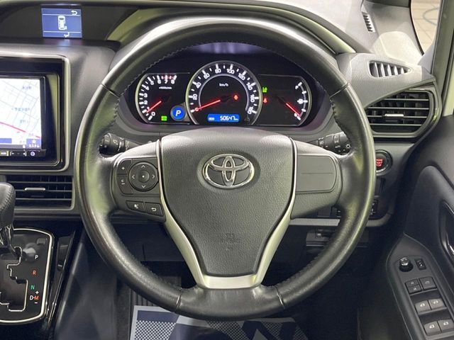 TOYOTA VOXY 2017