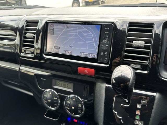 TOYOTA HIACE van 4WD 2011