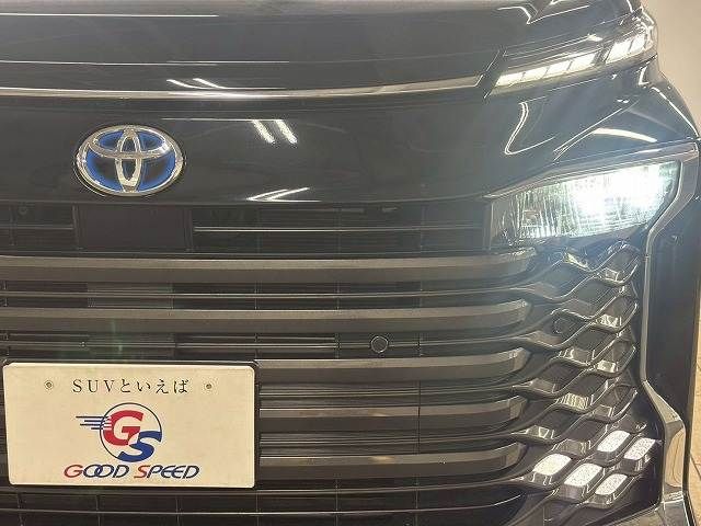 TOYOTA VOXY HYBRID 2022