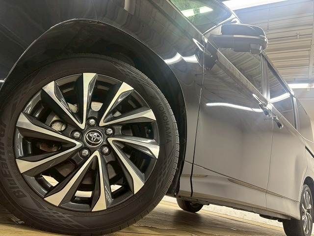 TOYOTA VOXY HYBRID 2022