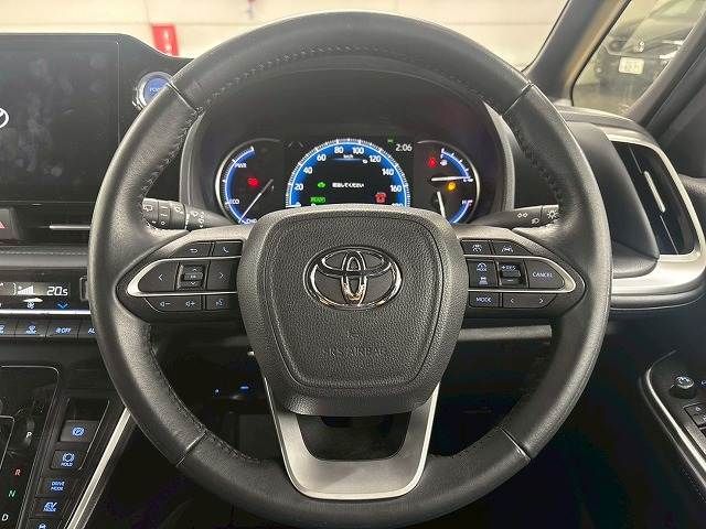 TOYOTA VOXY HYBRID 2022