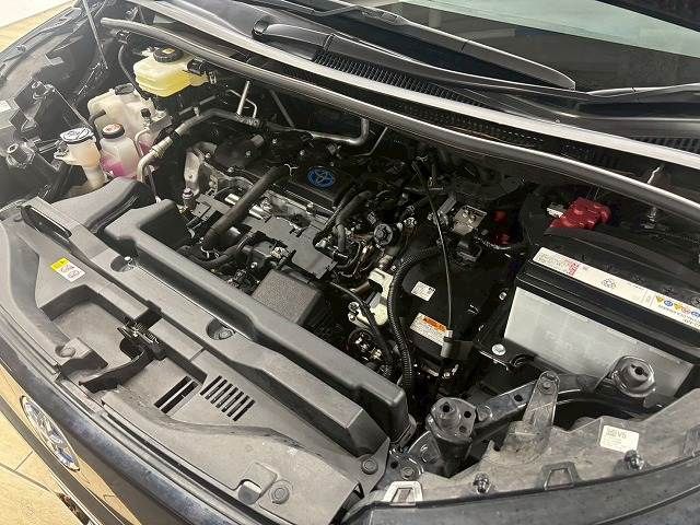 TOYOTA VOXY HYBRID 2022