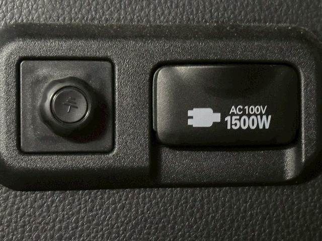 TOYOTA VOXY HYBRID 2022