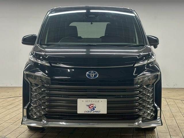 TOYOTA VOXY HYBRID 2022