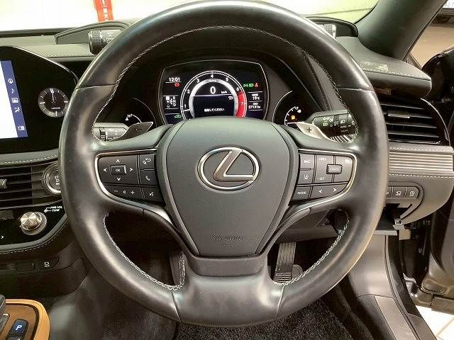 TOYOTA LEXUS LS500 2022