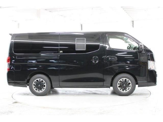 NISSAN NV350 CARAVAN 2022