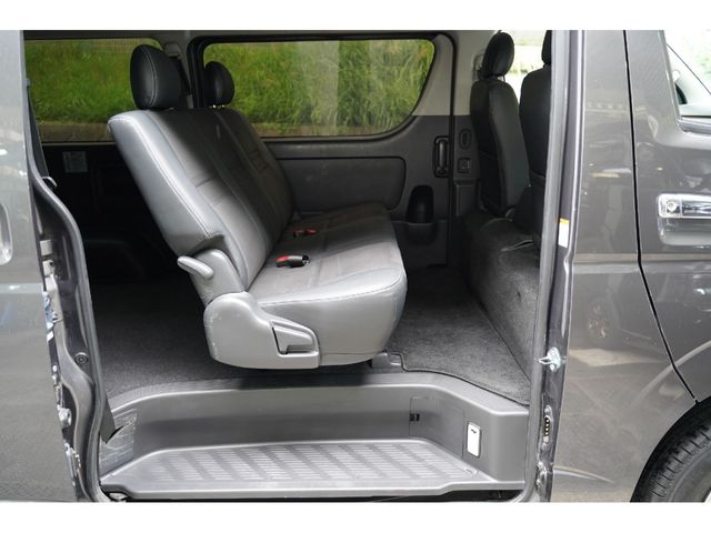 TOYOTA HIACE van 4WD 2016