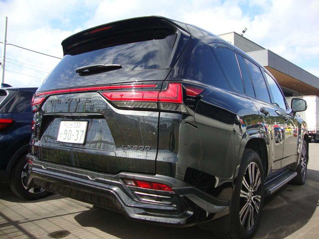 TOYOTA LEXUS LX600 2023