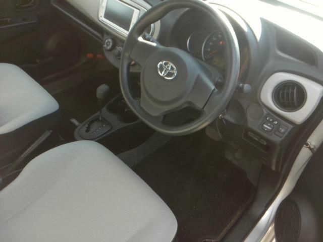 TOYOTA VITZ 2013