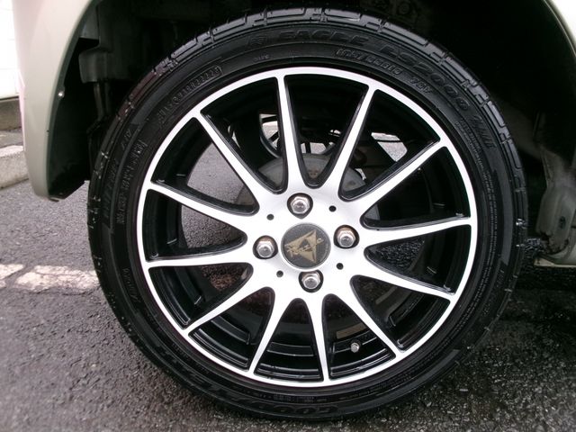 DAIHATSU MOVE CONTE 2011