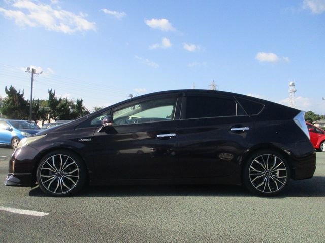 TOYOTA PRIUS 2012