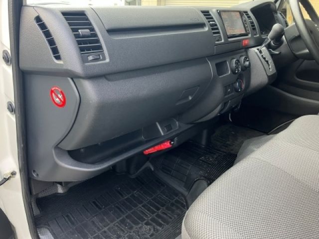 TOYOTA HIACE van 4WD 2017