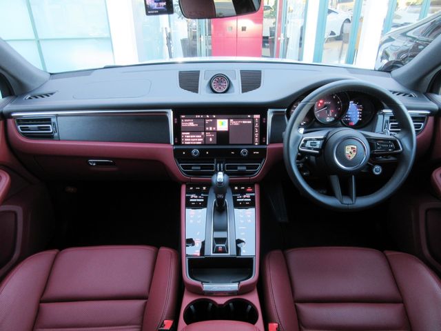 PORSCHE PORSCHE Macan 2025