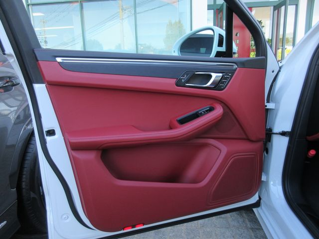 PORSCHE PORSCHE Macan 2025