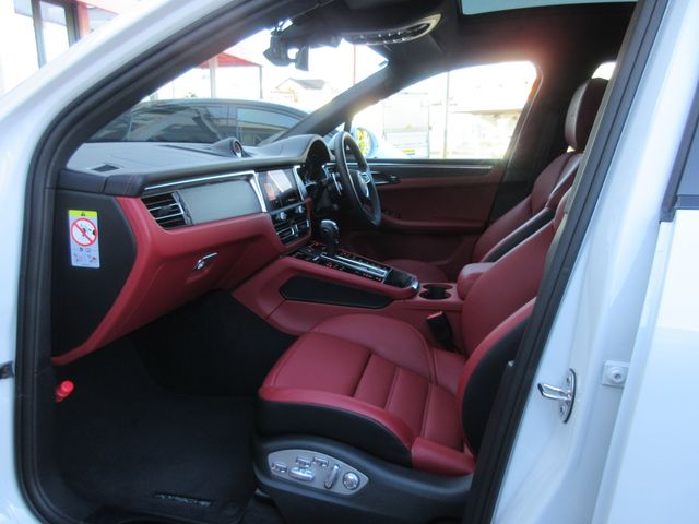 PORSCHE PORSCHE Macan 2025