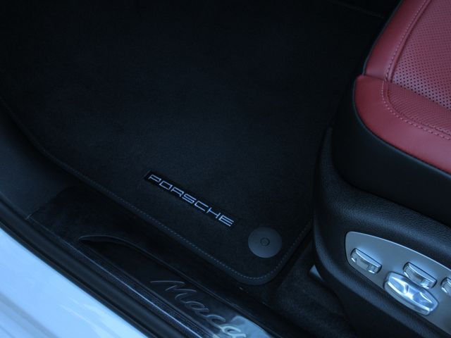 PORSCHE PORSCHE Macan 2025