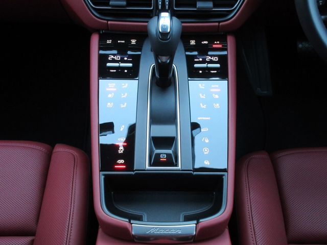 PORSCHE PORSCHE Macan 2025