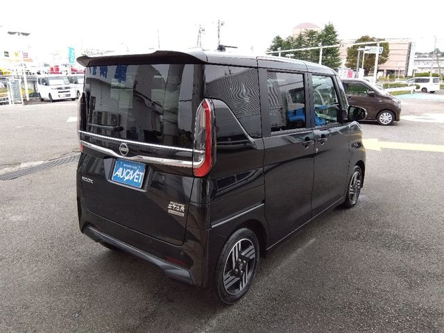 NISSAN ROOX 2023