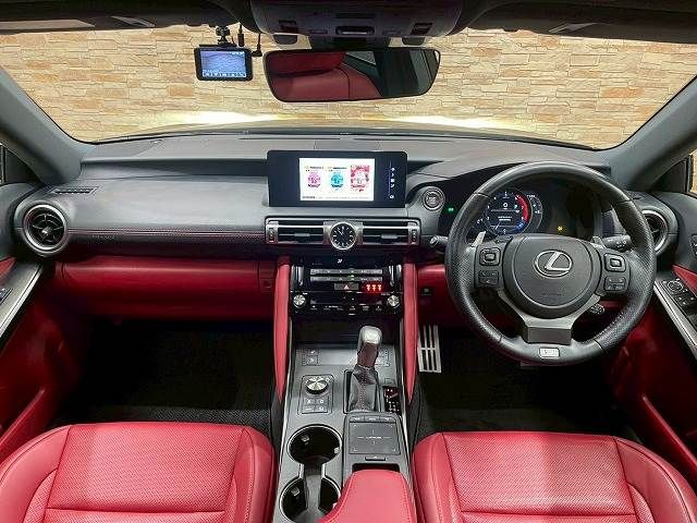 TOYOTA LEXUS IS300 2020