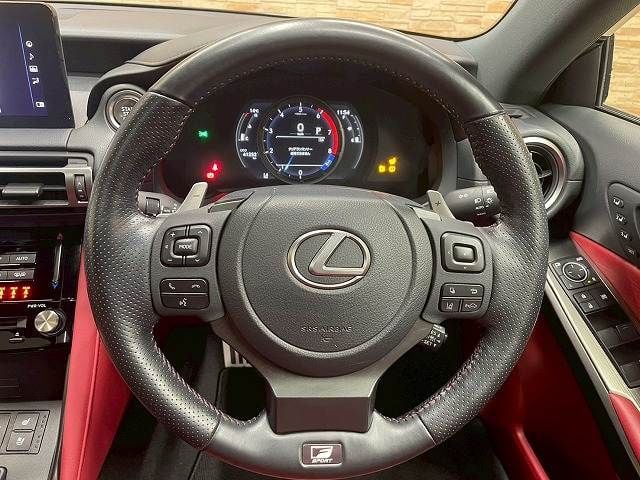 TOYOTA LEXUS IS300 2020