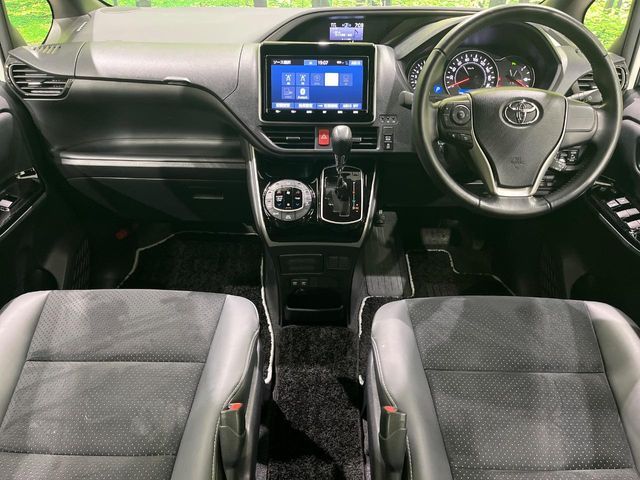 TOYOTA VOXY 2021