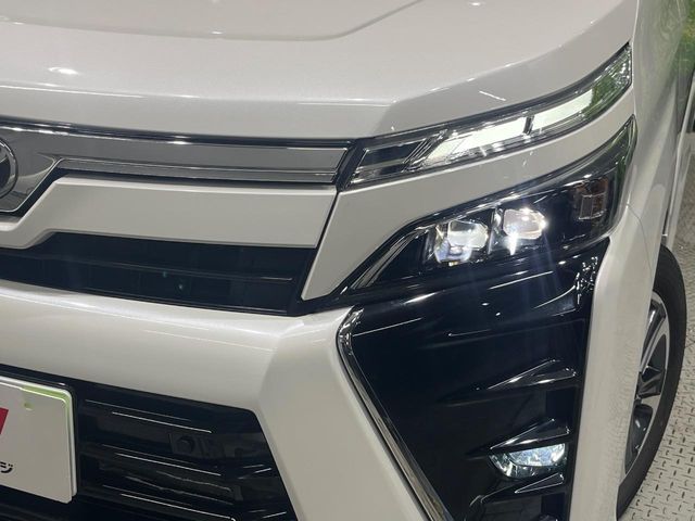 TOYOTA VOXY 2021