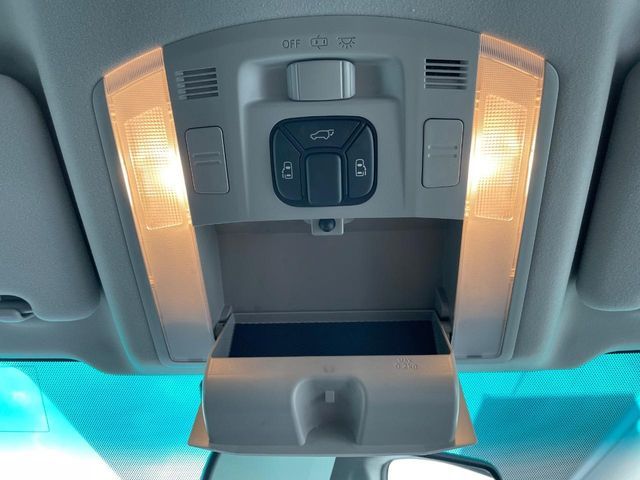 TOYOTA VELLFIRE 2013