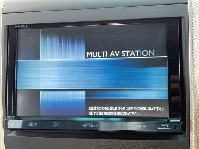 TOYOTA VELLFIRE 2013