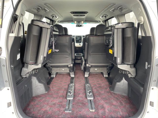 TOYOTA VELLFIRE 2013
