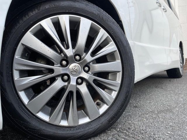 TOYOTA VELLFIRE 2013