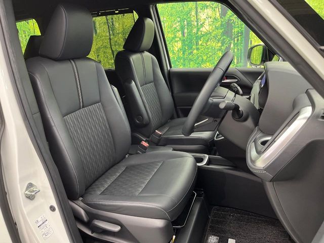 TOYOTA NOAH HYBRID 2023