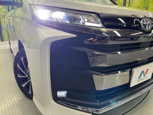 TOYOTA NOAH HYBRID 2023