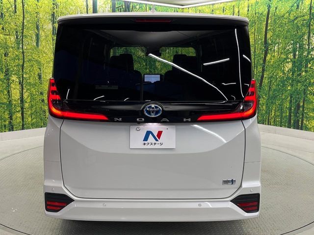TOYOTA NOAH HYBRID 2023