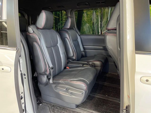 TOYOTA VOXY HYBRID 2023